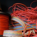 Bobines de cables rouges