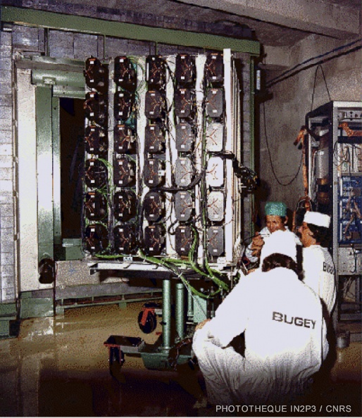 Installation du détecteur de neutrons au Bugey pour étudier l'oscillation des neutrinos