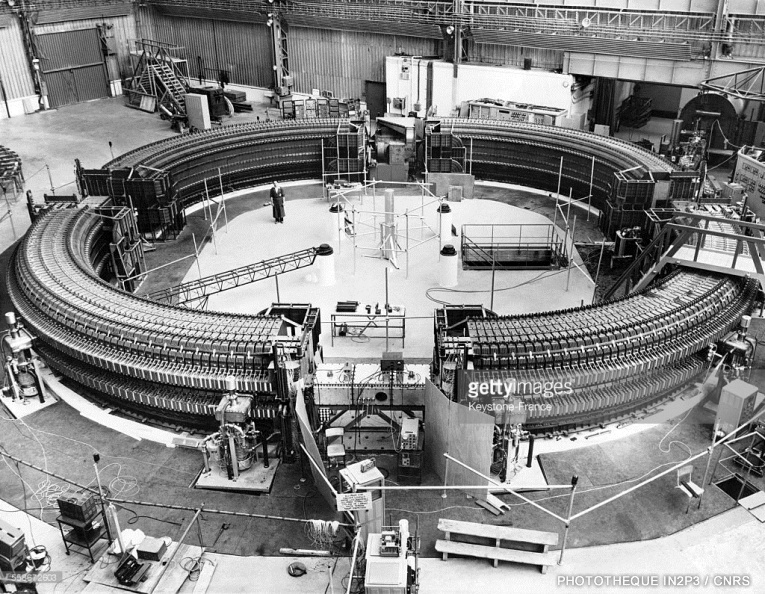 LPC Caen, Le développement (1960-1970). Le synchrotron SATURNE du CEA en 1958 (Ep = 3 GeV).