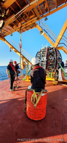 Déploiement maritime de lignes ORCA du détecteur de neutrinos KM3NeT