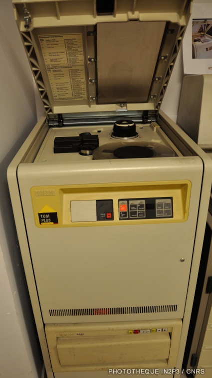 Machine de lecture/écriture de bandes magnétiques TU81
