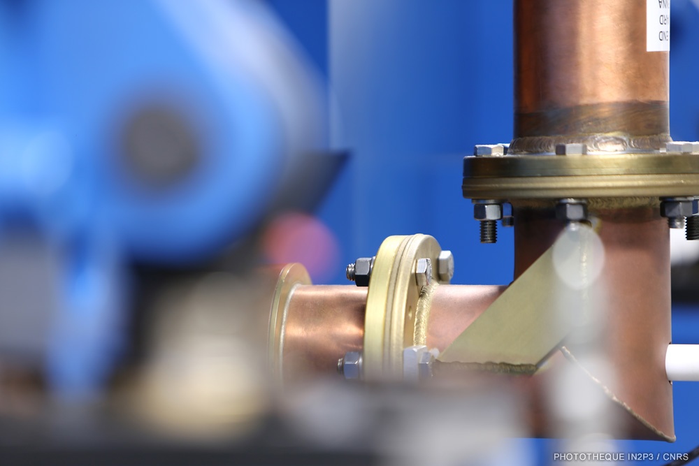 Détail du guide d'onde du cyclotron Cyrcé