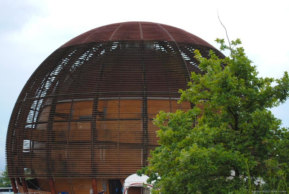 Globe de la science et de l'innovation - Microcosm