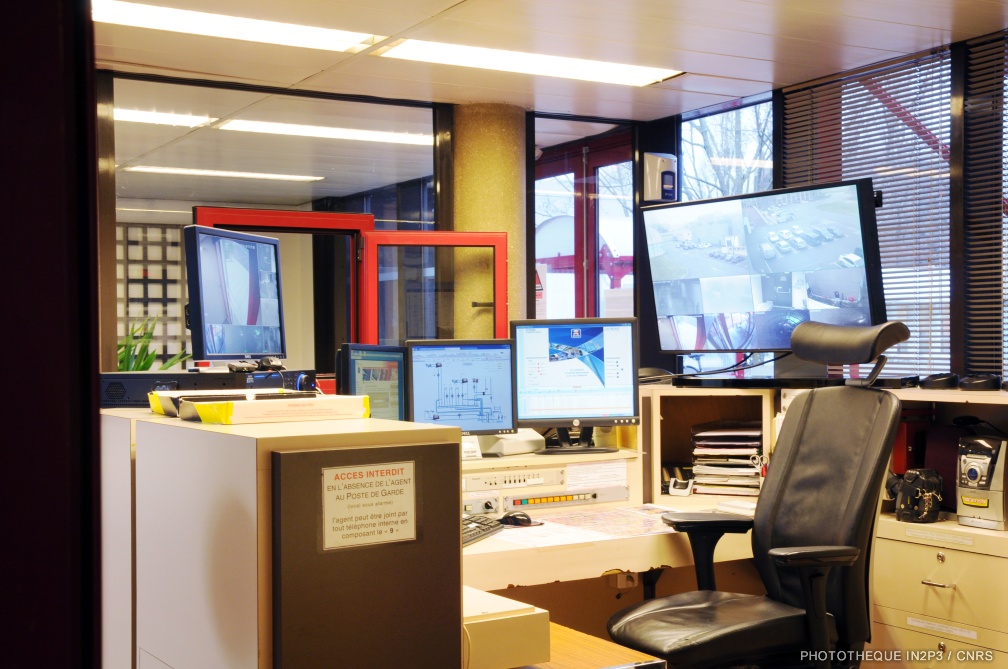 Poste de surveillance et contrôle