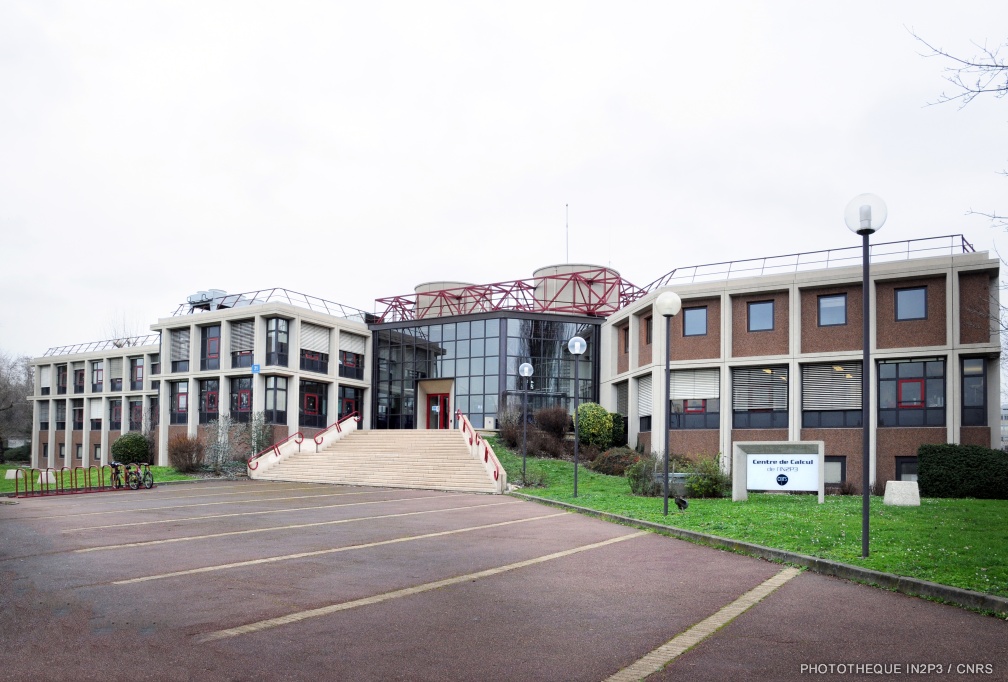 Parvis accès ouest