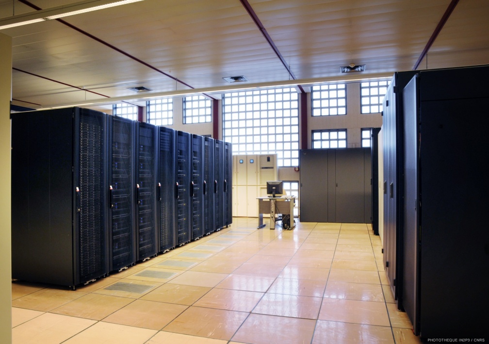 Vue générale d'armoires informatiques(1)