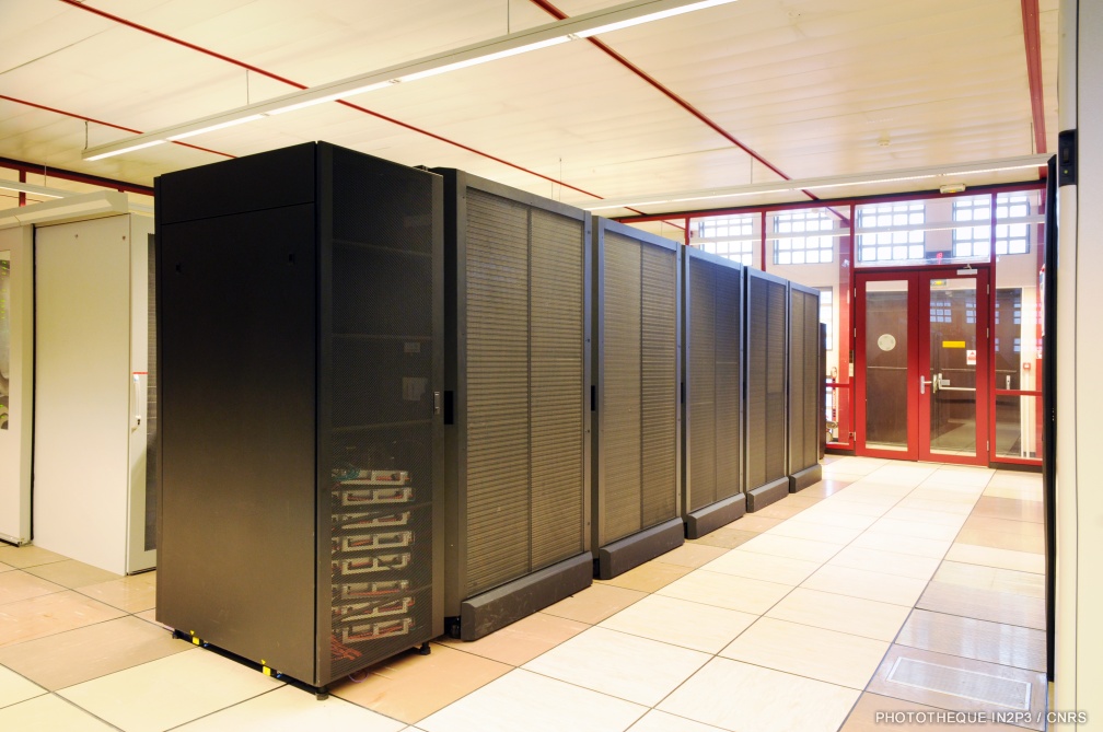 Vue générale d'armoires informatiques(4)