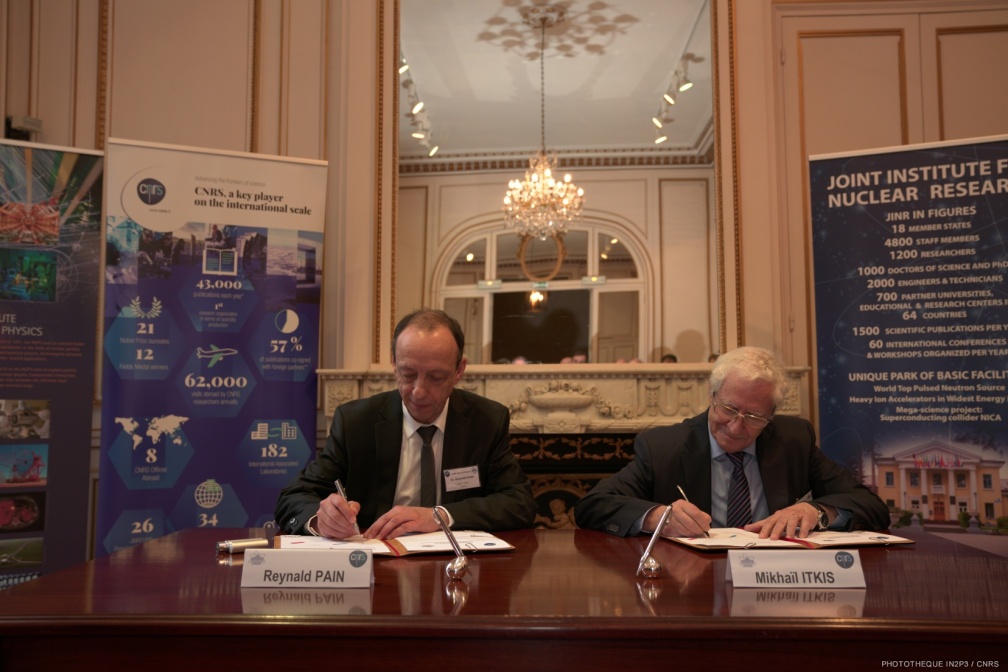 signature-collaboration-agreement-jinr-in2p3 26626821108 o