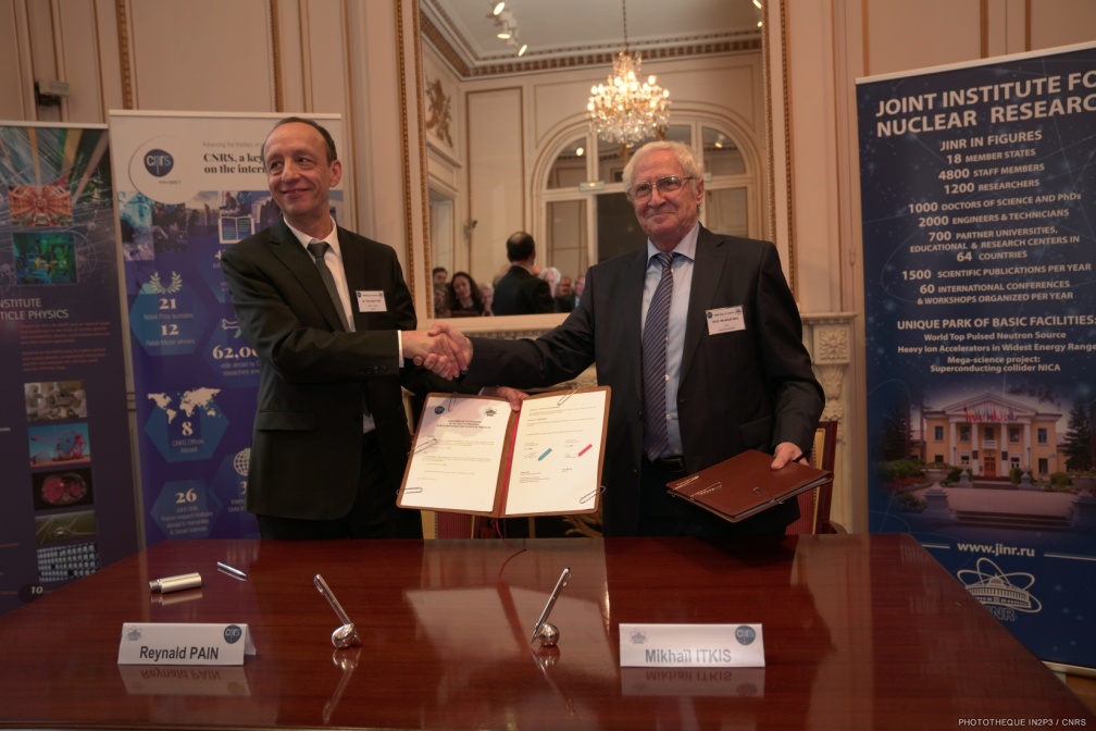 signature-collaboration-agreement-jinr-in2p3 26626823128 o