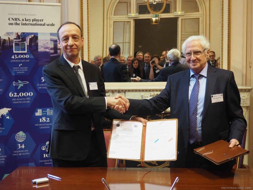 signature-collaboration-agreement-jinr-in2p3 39787748164 o