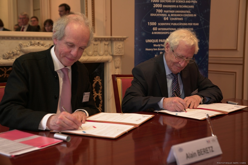 signature-letter-of-intent-france-jinr 38687367140 o