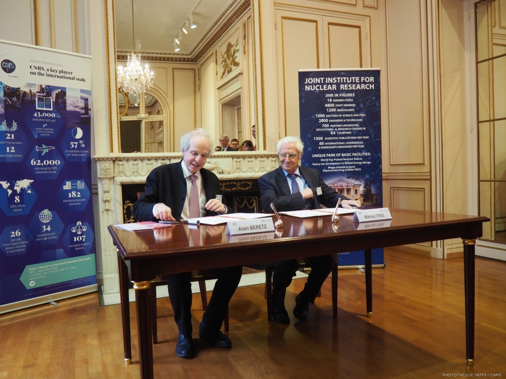 signature-letter-of-intent-france-jinr 39787747404 o