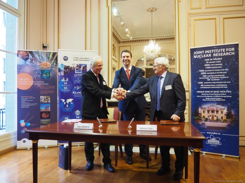 signature-letter-of-intent-france-jinr 40455312172 o