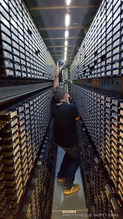 Prise de vue dans la librairie de stockage à bandes magnétiques