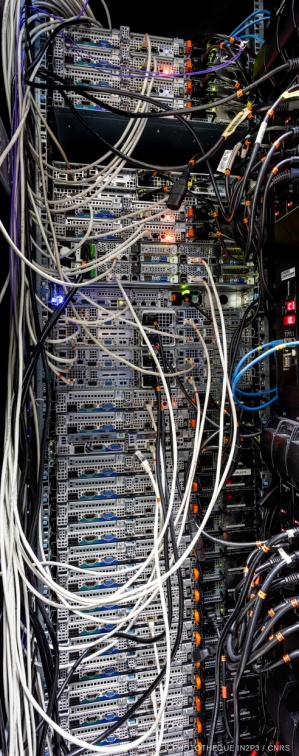 Vue du câblage Interne d'une baie de la salle informatique mutualisée Virtual Data (CSNSM, IAS, IMNC, IPN, LAL, LPT) du Labex P2IO