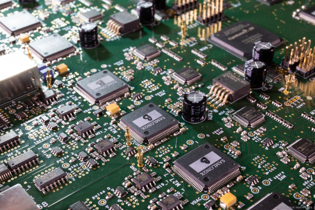 Le Département Électronique étudie, développe, produit et intègre les instrumentations électroniques spécifiques liées aux expériences et plateformes d'IJCLab