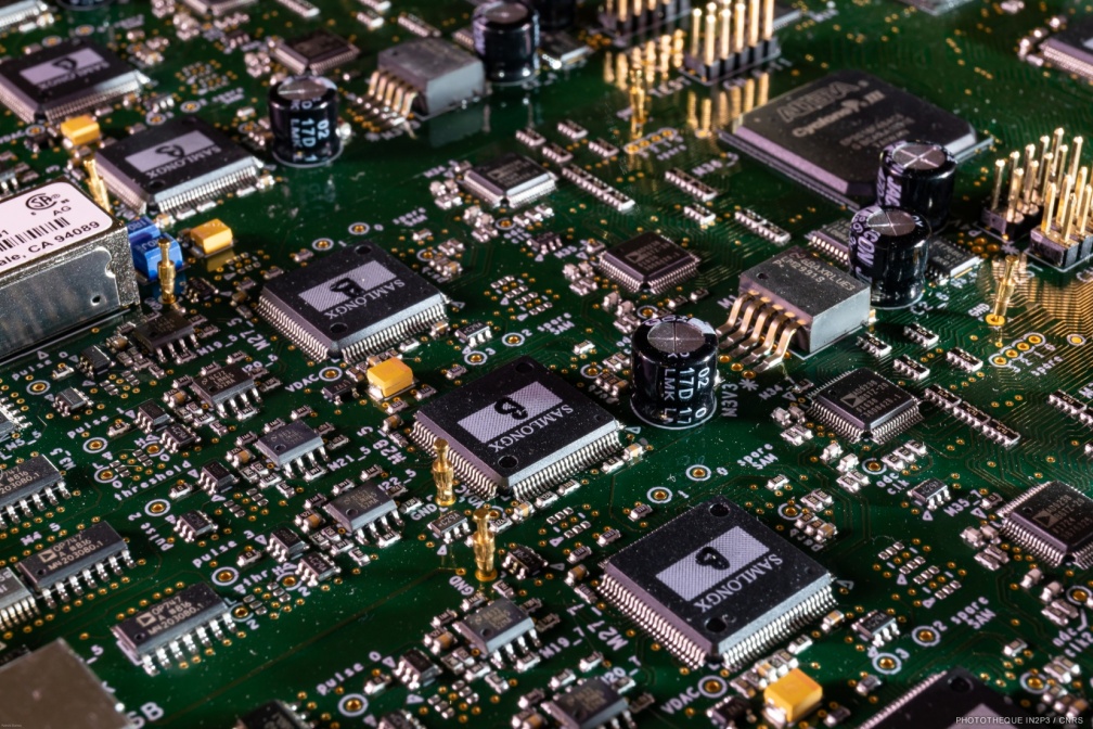 Le Département Électronique étudie, développe, produit et intègre les instrumentations électroniques spécifiques liées aux expériences et plateformes d'IJCLab