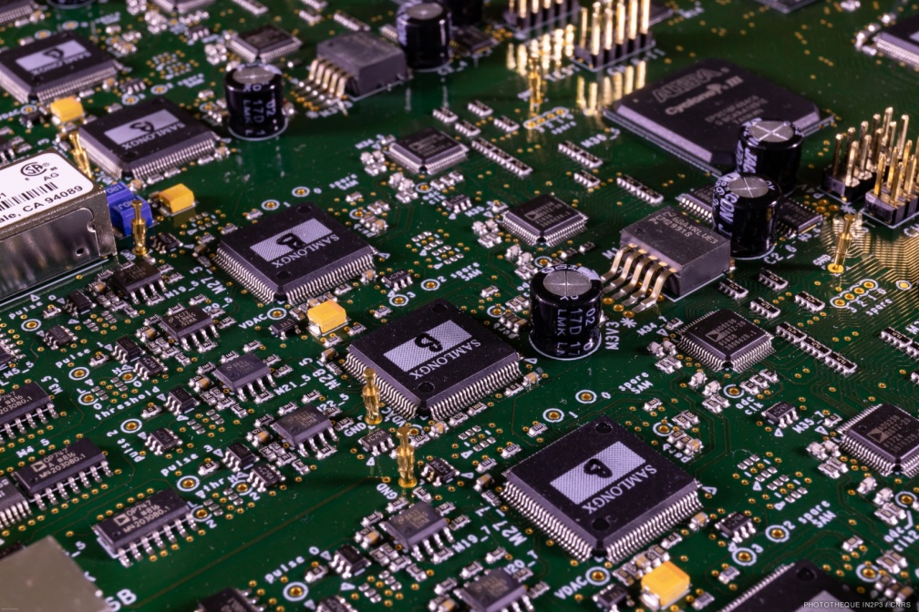 Le Département Électronique étudie, développe, produit et intègre les instrumentations électroniques spécifiques liées aux expériences et plateformes d'IJCLab