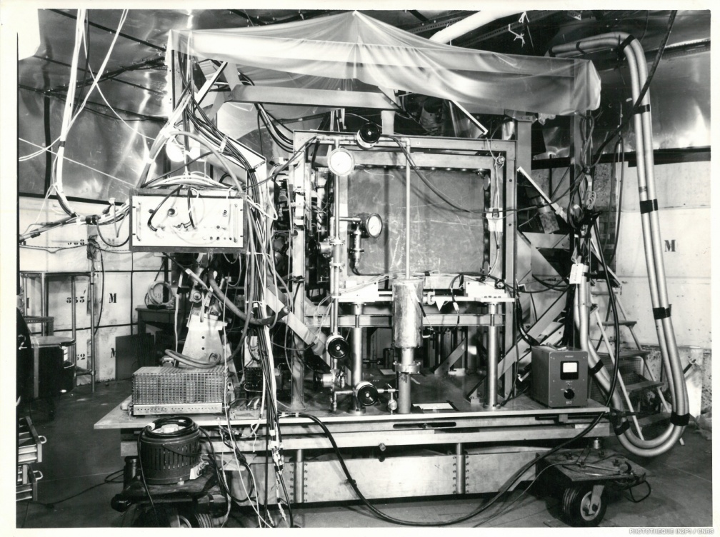 LPC Caen, Le développement (1960-1970). Chambre carbone, chambre à étincelles (Thèse de J. Séguinot 1965).