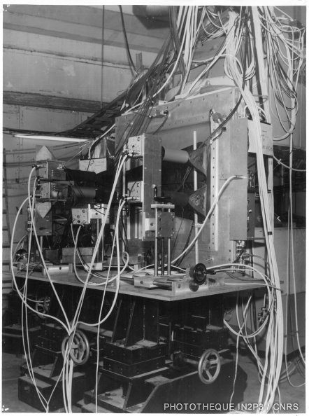 LPC Caen, Le développement (1960-1970). Chambre sonique (Cible polarisée, mesure du temps de propagation par le son).