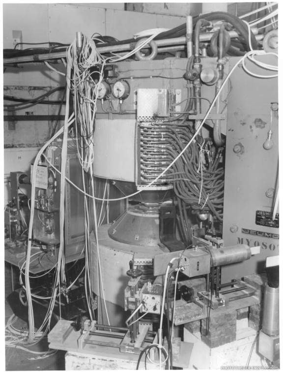 LPC Caen, Le développement (1960-1970). Cible de protons polarisés pour étude de la diffusion pion-nucléon.