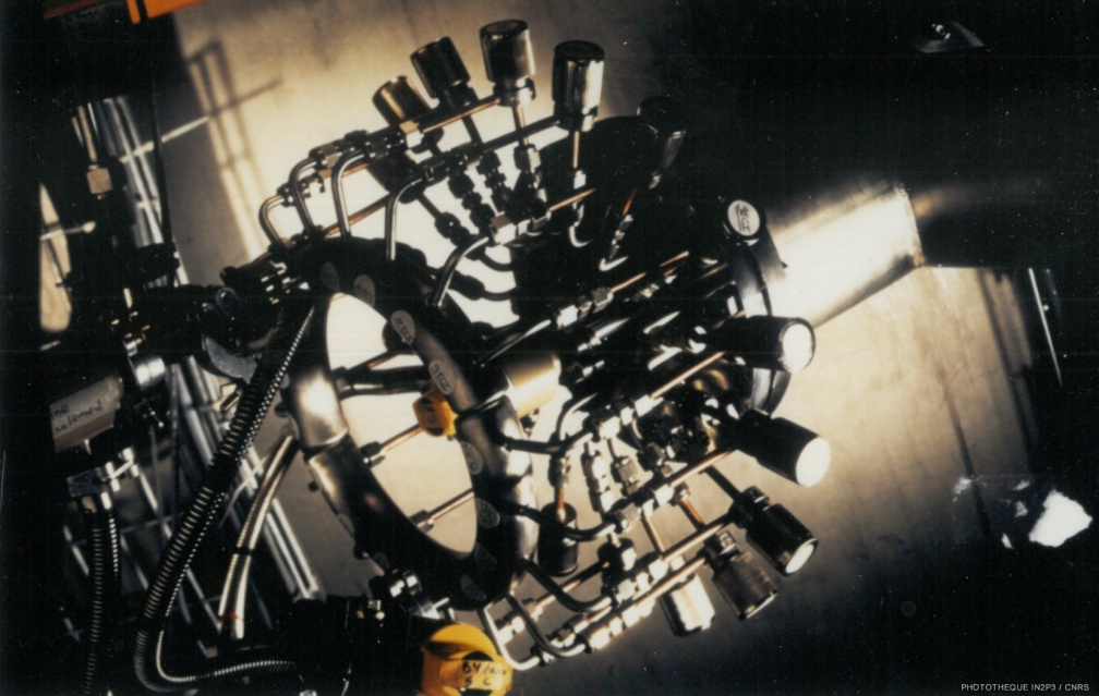 LPC Caen, La reconversion (1970-1980). Système de distribution pour l’alimentation en gaz des 18 chambres d’ionisation du multidétecteur DELF