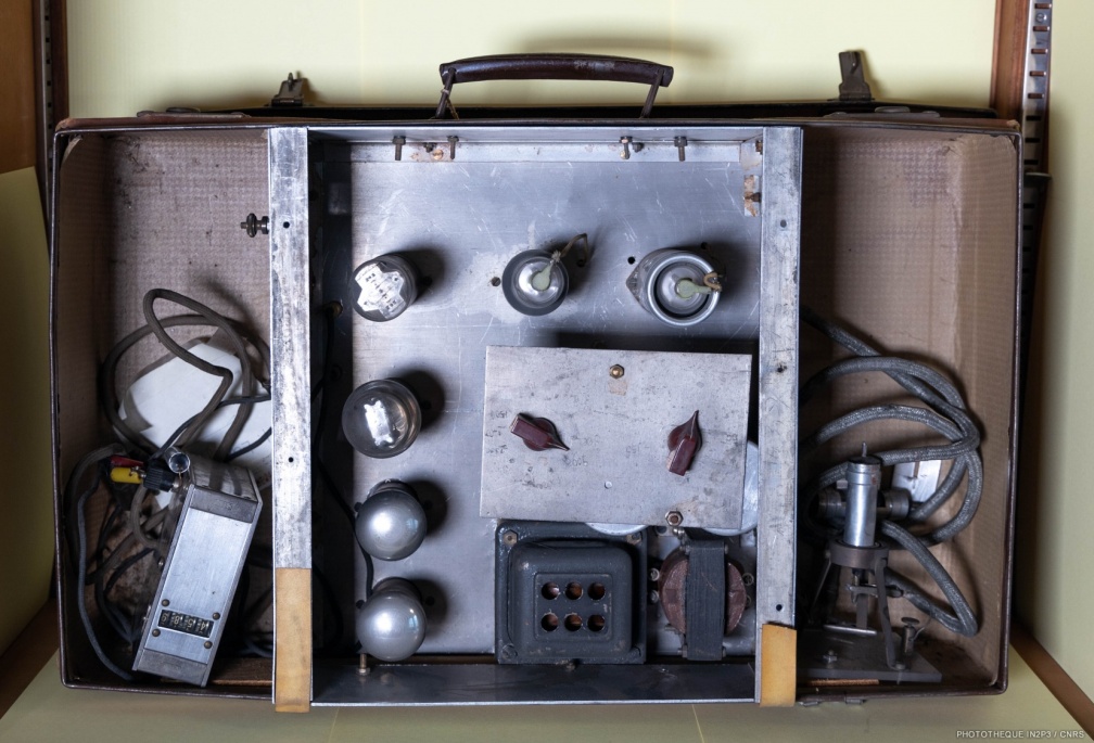 Valise avec compteur Geiger