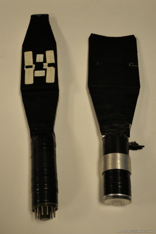 Raquette de scintillateurs et photomultiplicateurs