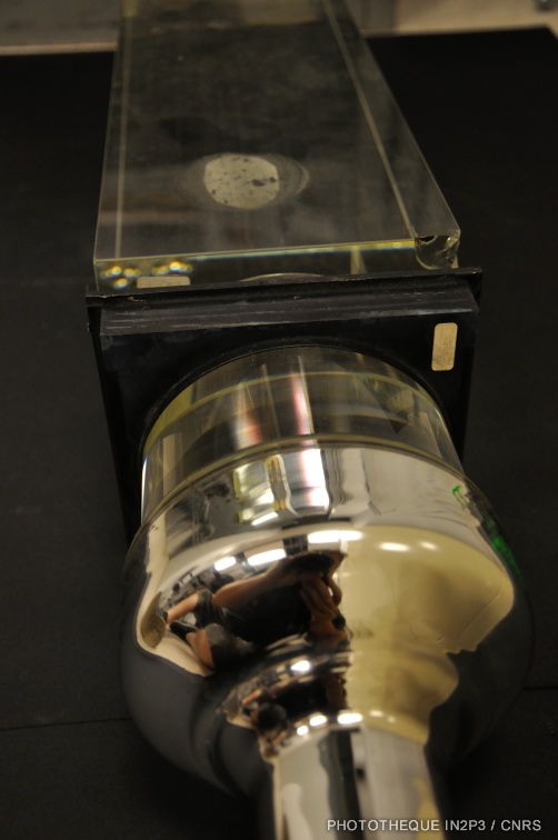 Verre au plomb et photomultiplicateur