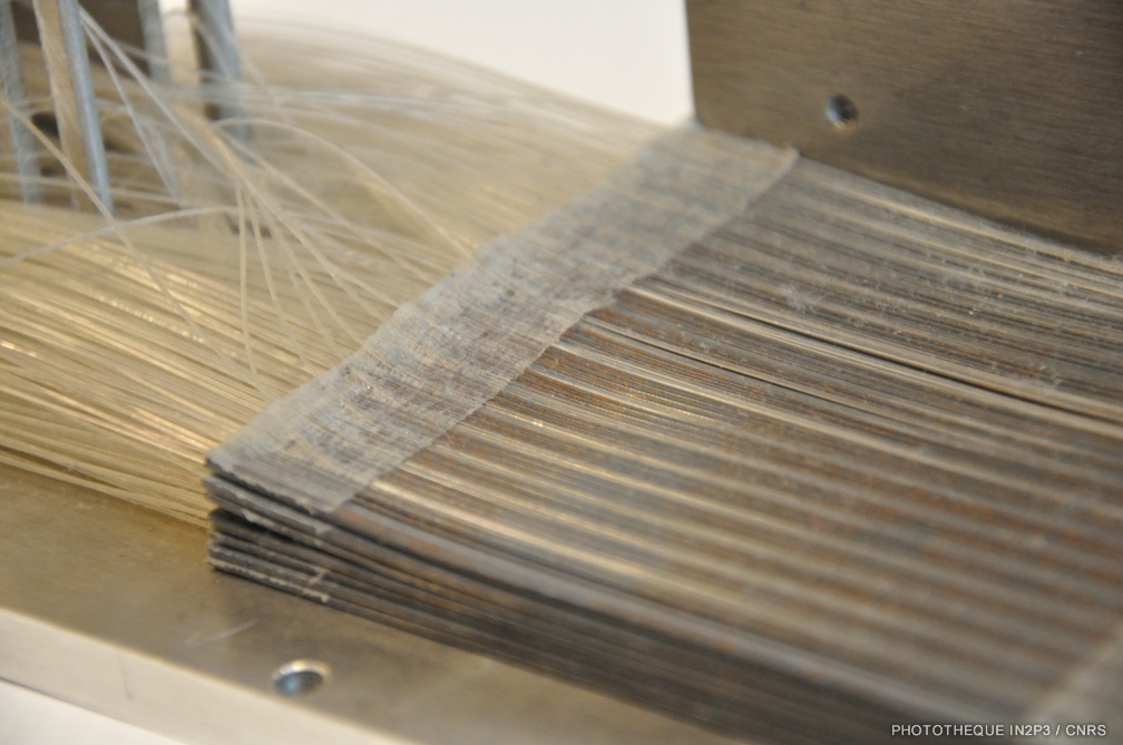 Feuiiles de plomb et fibres scintillantes