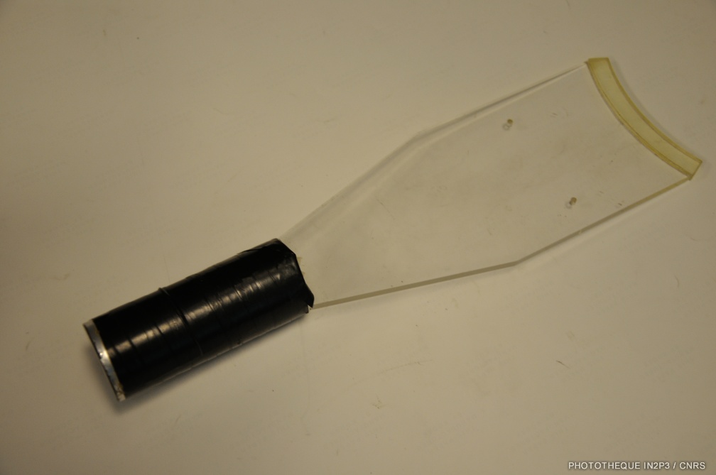 Raquette de scintillateurs et photomultiplicateurs