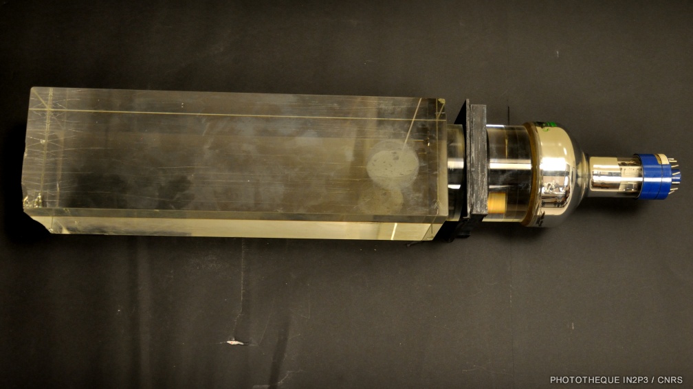 Verre au plomb et photomultiplicateur