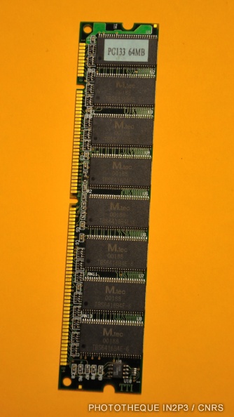 Barrette RAM de 64 Mo (1999)