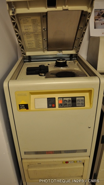 Machine de lecture/écriture de bandes magnétiques TU81
