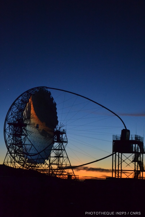 Télescope de grande taille LST-1 (CTAO) au coucher du soleil