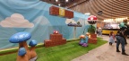 Allée du festival Yggdrasil consacrée au personnage d'animation Mario
