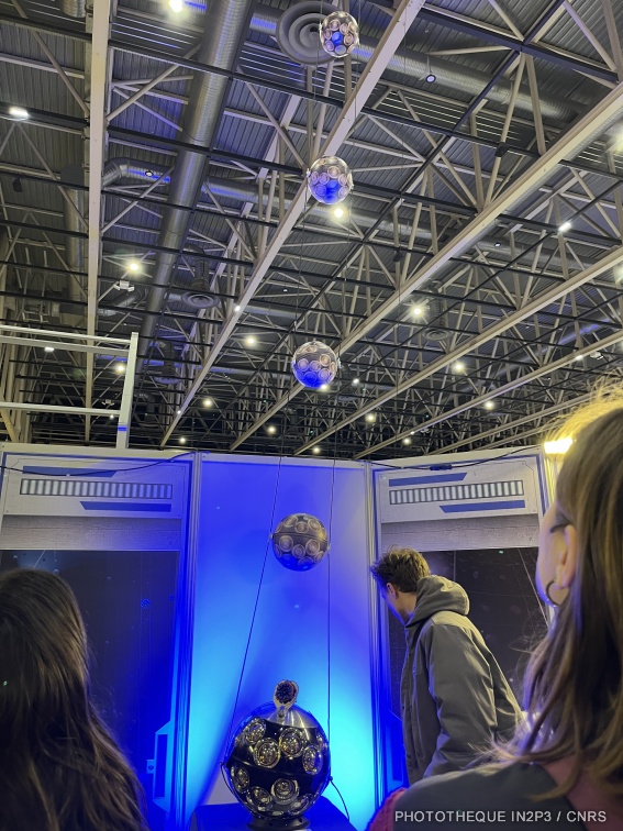 Module optique et reconstitution d'une ligne de détection du télescope KM3NeT