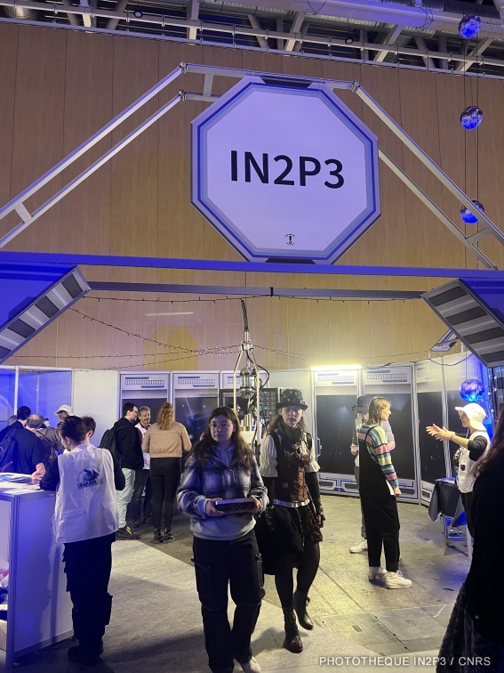 Vue sur le stand IN2P3