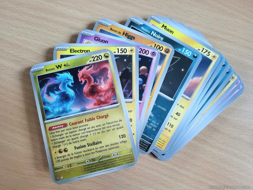 Jeu de cartes Pokémon représentant le modèle standard de la physique des particules