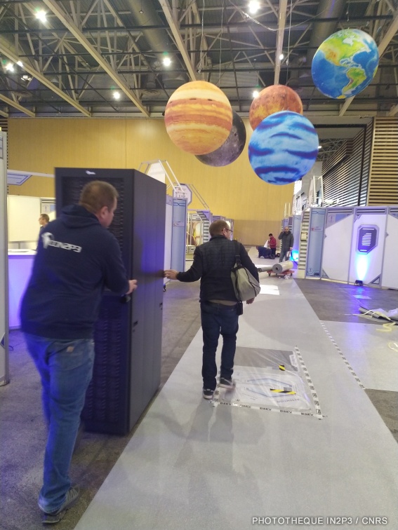 Installation du stand de l'IN2P3