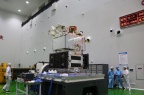 Satellite complet sur un pot de vibration pour les essais mécaniques