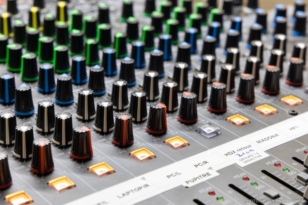 1 f p console mixage analogique 00402