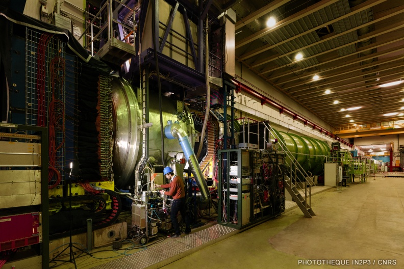 Le neutrino, un passe-muraille