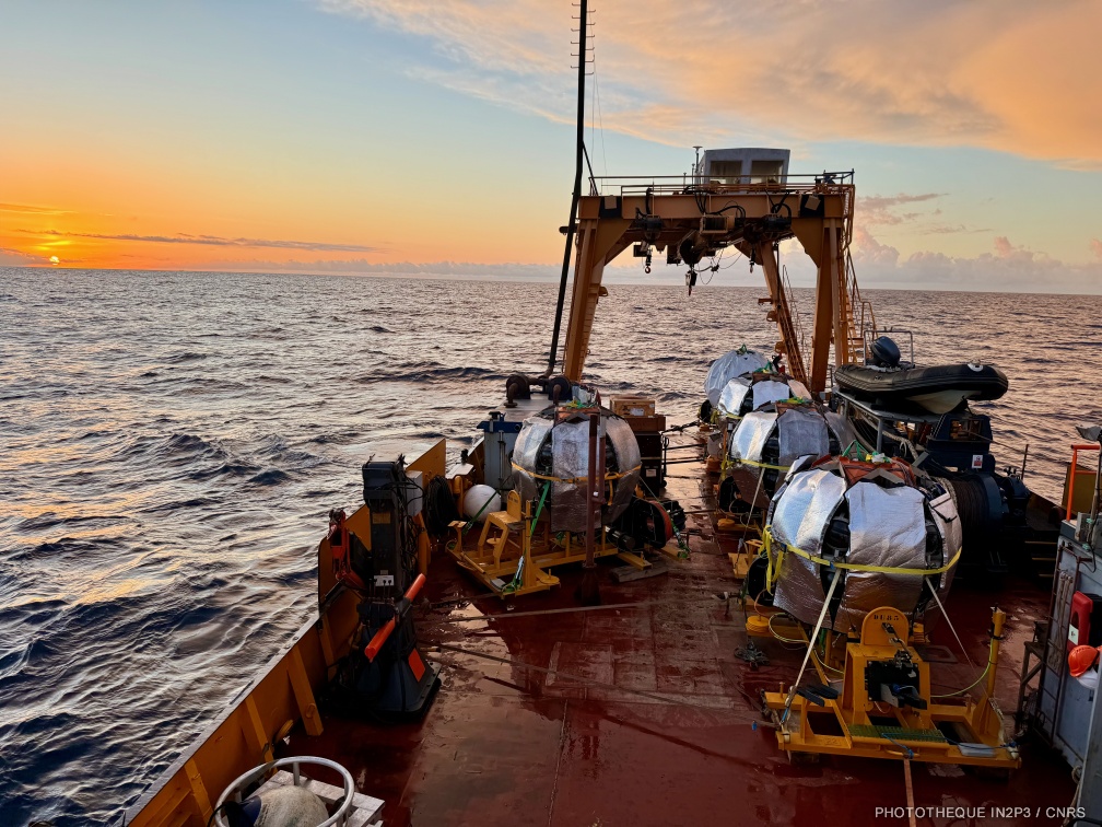 Déploiement de lignes ORCA du détecteur de neutrinos KM3NeT