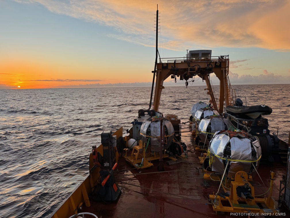 Déploiement de lignes ORCA du détecteur de neutrinos KM3NeT