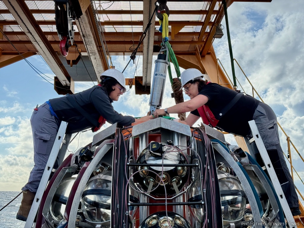 Déploiement de lignes ORCA du détecteur de neutrinos KM3NeT