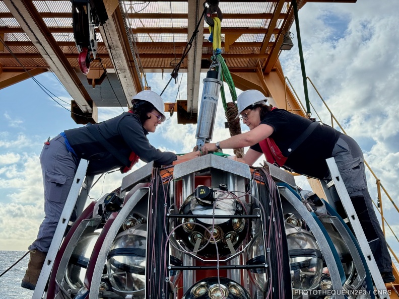 Déploiement de lignes ORCA du détecteur de neutrinos KM3NeT