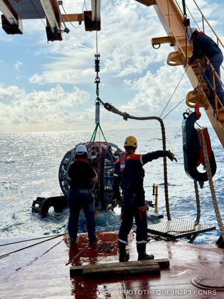Déploiement de lignes ORCA du détecteur de neutrinos KM3NeT