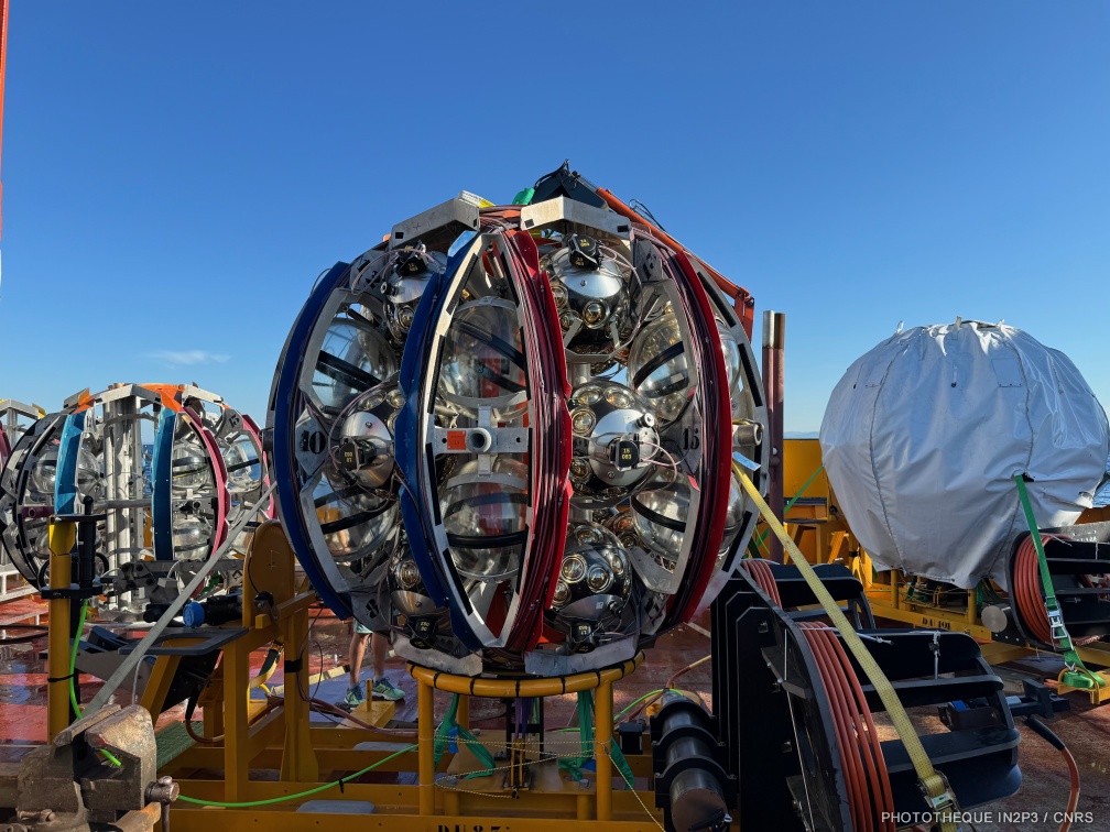 Déploiement de lignes ORCA du détecteur de neutrinos KM3NeT