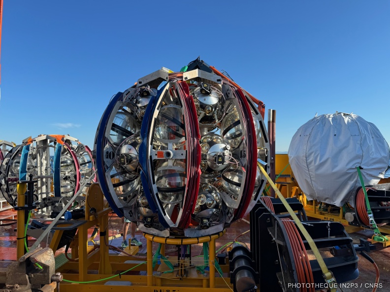 Déploiement de lignes ORCA du détecteur de neutrinos KM3NeT